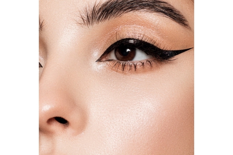 Подводка-фломастер для глаз VINYL LINE ultra black 24H waterproof,  LUXVISAGE